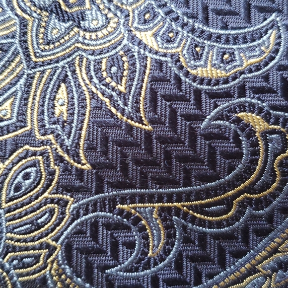 Countess necktie - Picture 2 of 5